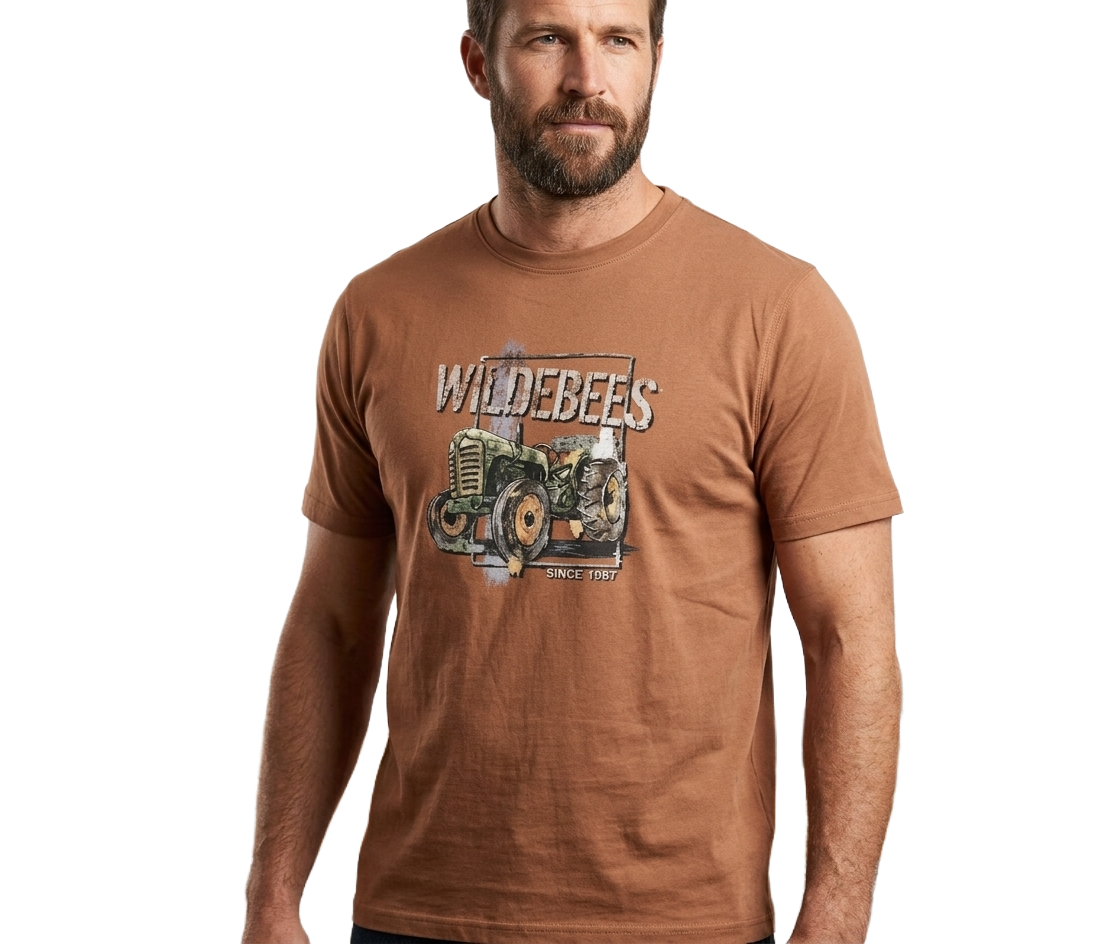 WIL490-1 WILDEBEES/TSHIRT COMBAT WMA580 RUSTED FARM TRACTOR - Image 1